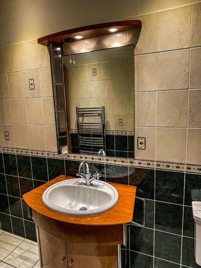 Cathedral Apartment إينفيرنيس المظهر الخارجي الصورة